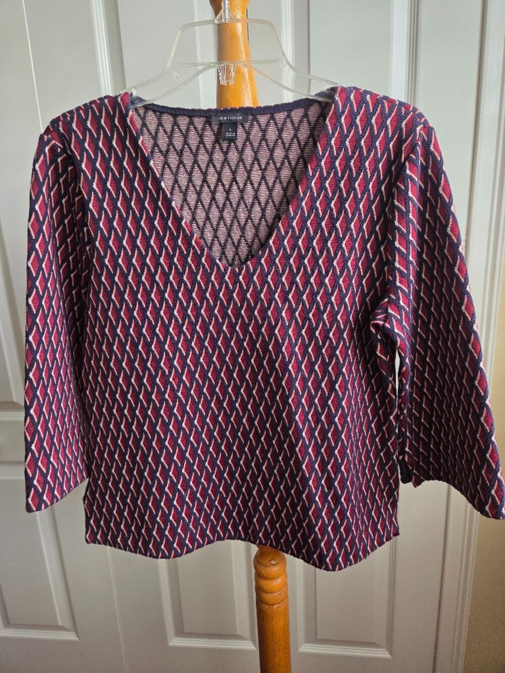 Ann Taylor V-Neck Geometric Print Sweater 3/4 length sleeve Size S